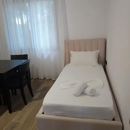 Vila Vlore بيت ضيافة